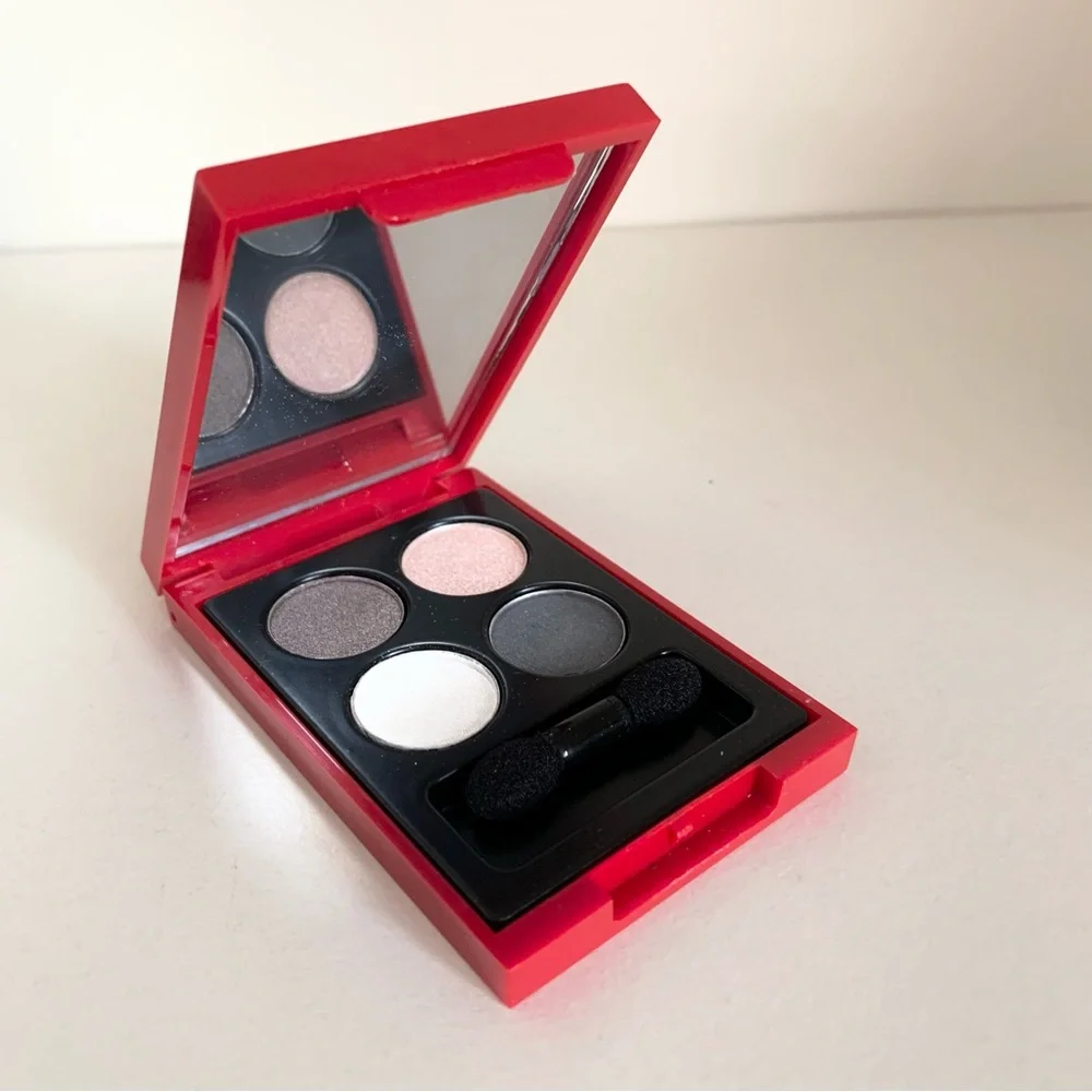 NWOT Elizabeth Arden red door eyeshadow palette special edition